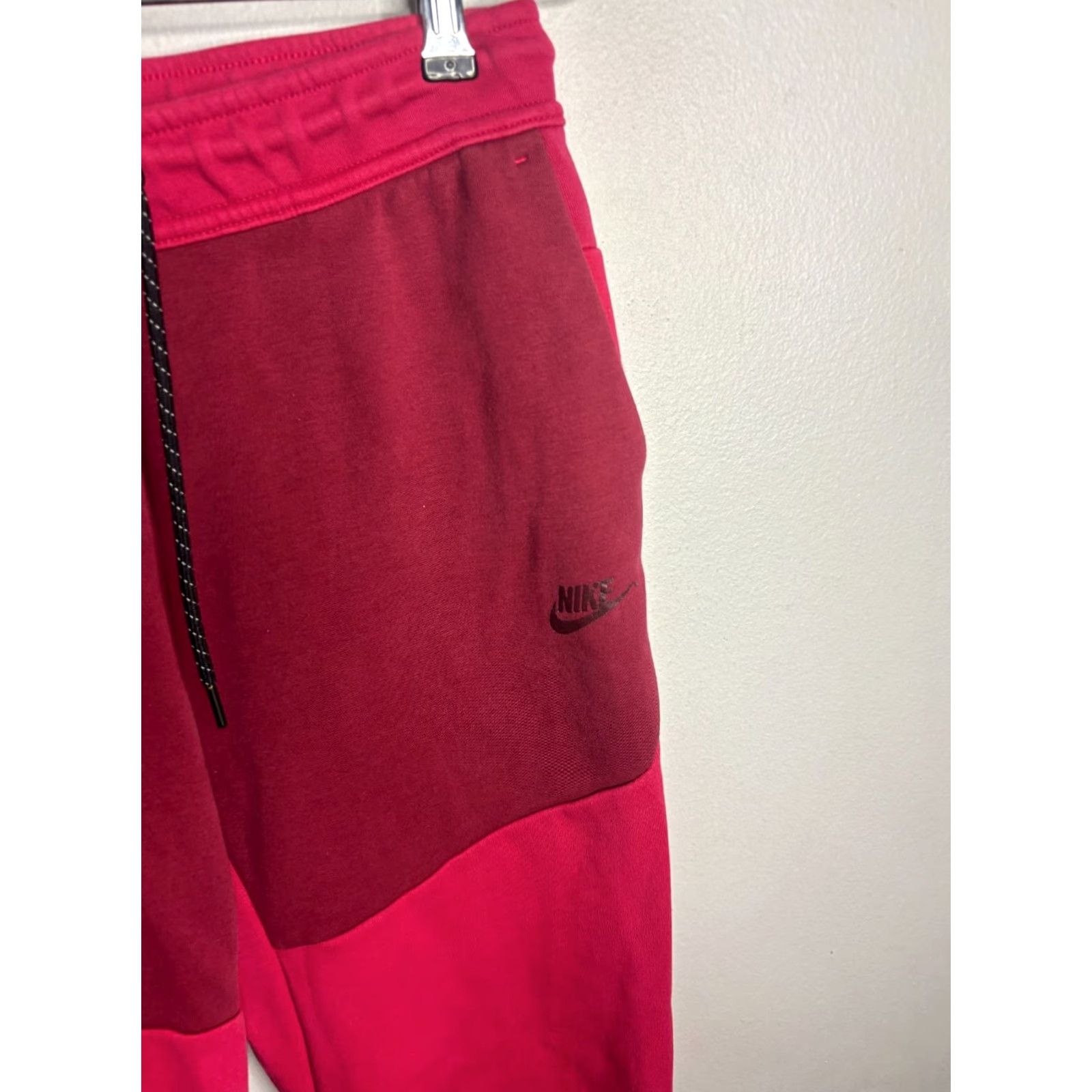 Nike Nike Sportswear Tech Fleece Joggers Mens M Red Swoosh Elastic Waist Casual Activewear 8/10 Vinyl Inseam 24in 32in Pattern Solid Logo 6321 Size US 31 - 2 Thumbnail