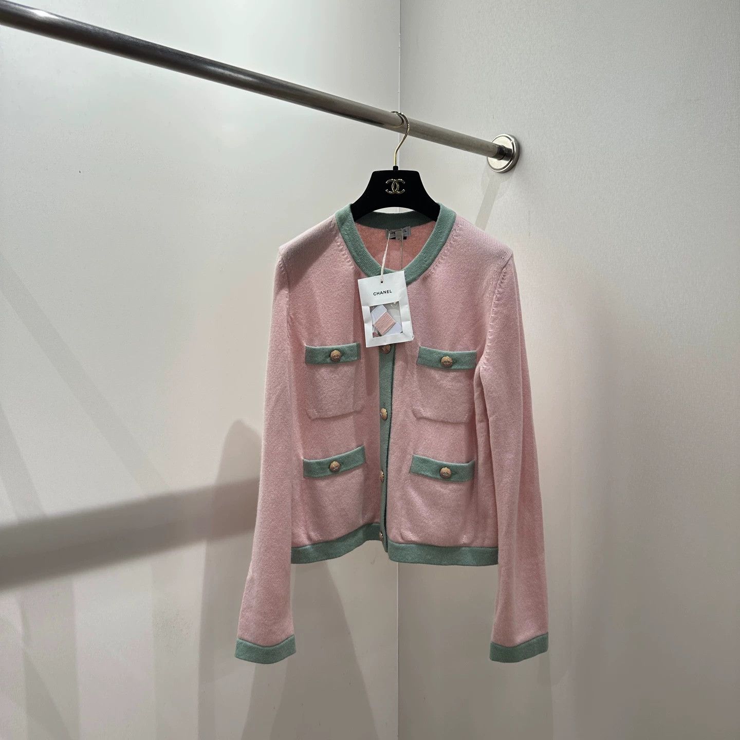 Chanel Chanel mar522 24C 4-pocket pink&green cashmere cardigan 38 Size S / US 4 / IT 40 - 1 Thumbnail