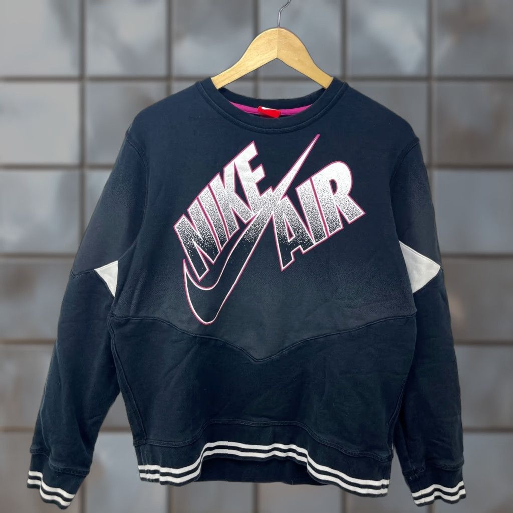 Nike VINTAGE Nike Sweatshirt Swoosh Air Womens Large Black Pullover 90s Size L / US 10 / IT 46 - 1 Thumbnail