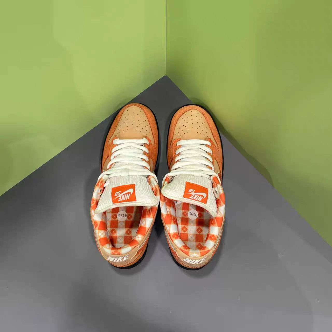 Nike Nike Dunk SB Orange Lobster K15 Size US 9 / EU 42 - 8 Thumbnail