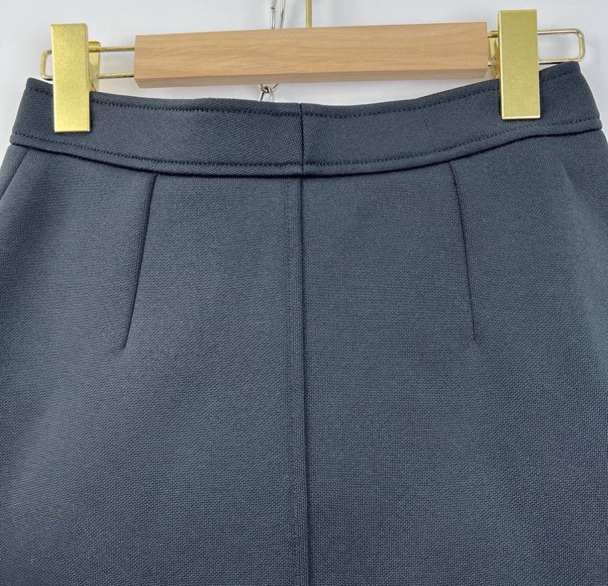 Louis Vuitton Louis Vuitton Black Gold Button Logo Embroidered Skirt K12 Size 25" / US 0 / IT 36 - 7 Thumbnail