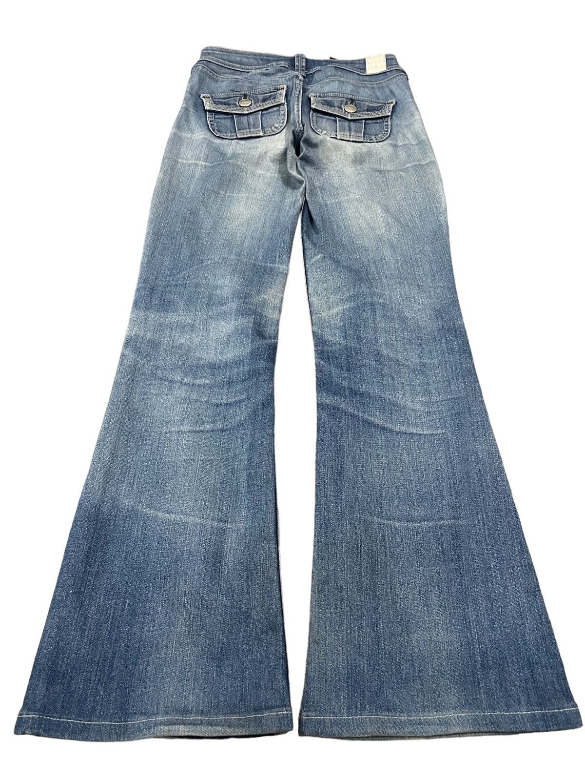 Levi's Vintage Levi’s Womenswear Low Rise Blue Wash Flare Jeans Size 25" / US 0 / IT 36 - 10 Thumbnail