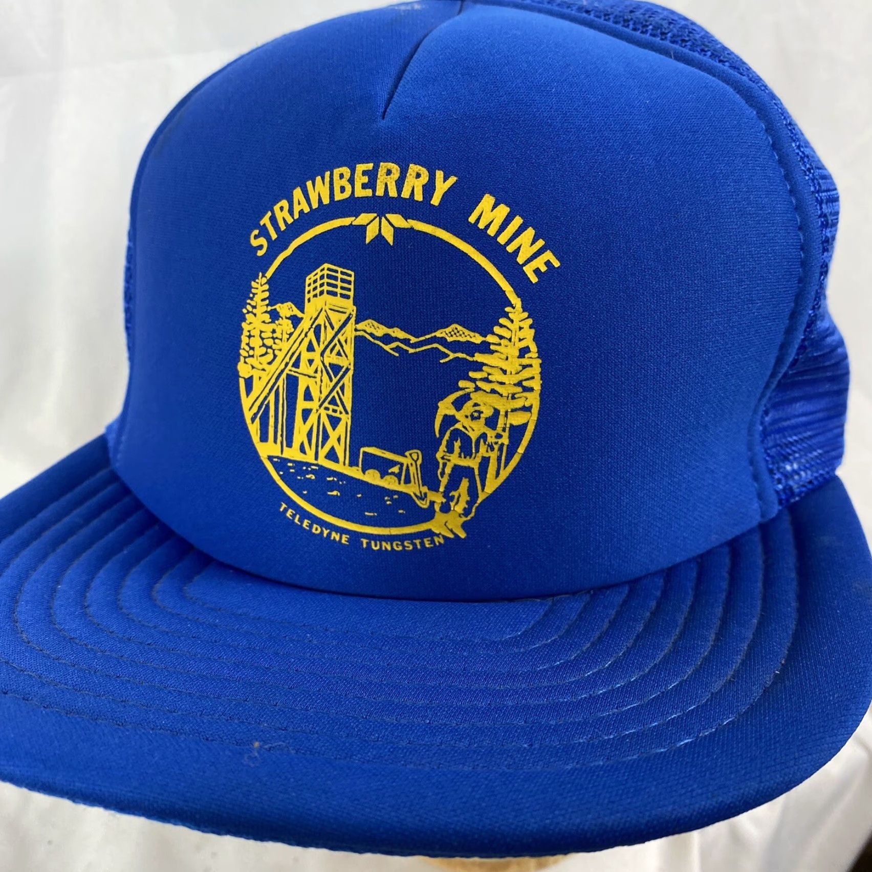 Vintage VINTAGE 1980s Deadstock Strawberry Mine Trucker Cap Mining Cap Size ONE SIZE - 2 Thumbnail