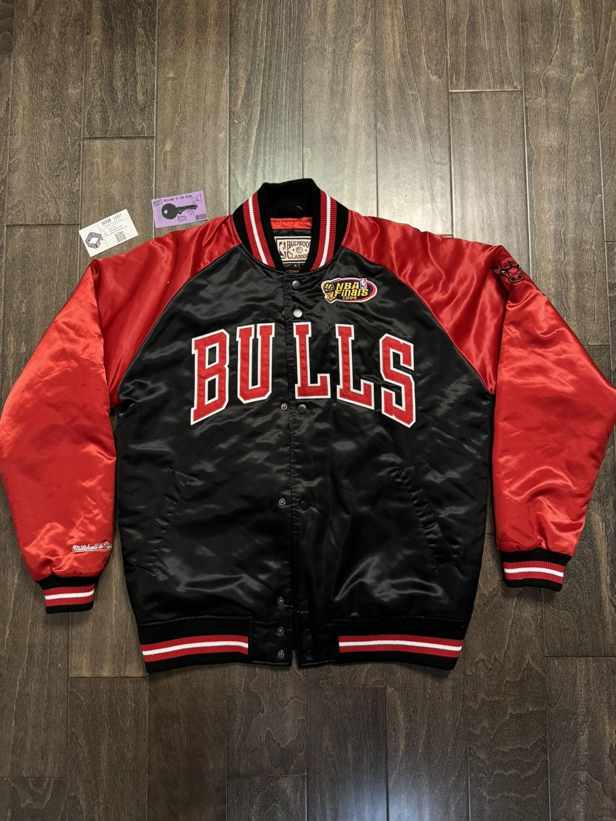 Mitchell & Ness Chicago Bulls Jacket Mens XL 1996 shops NBA Finals Red Satin New