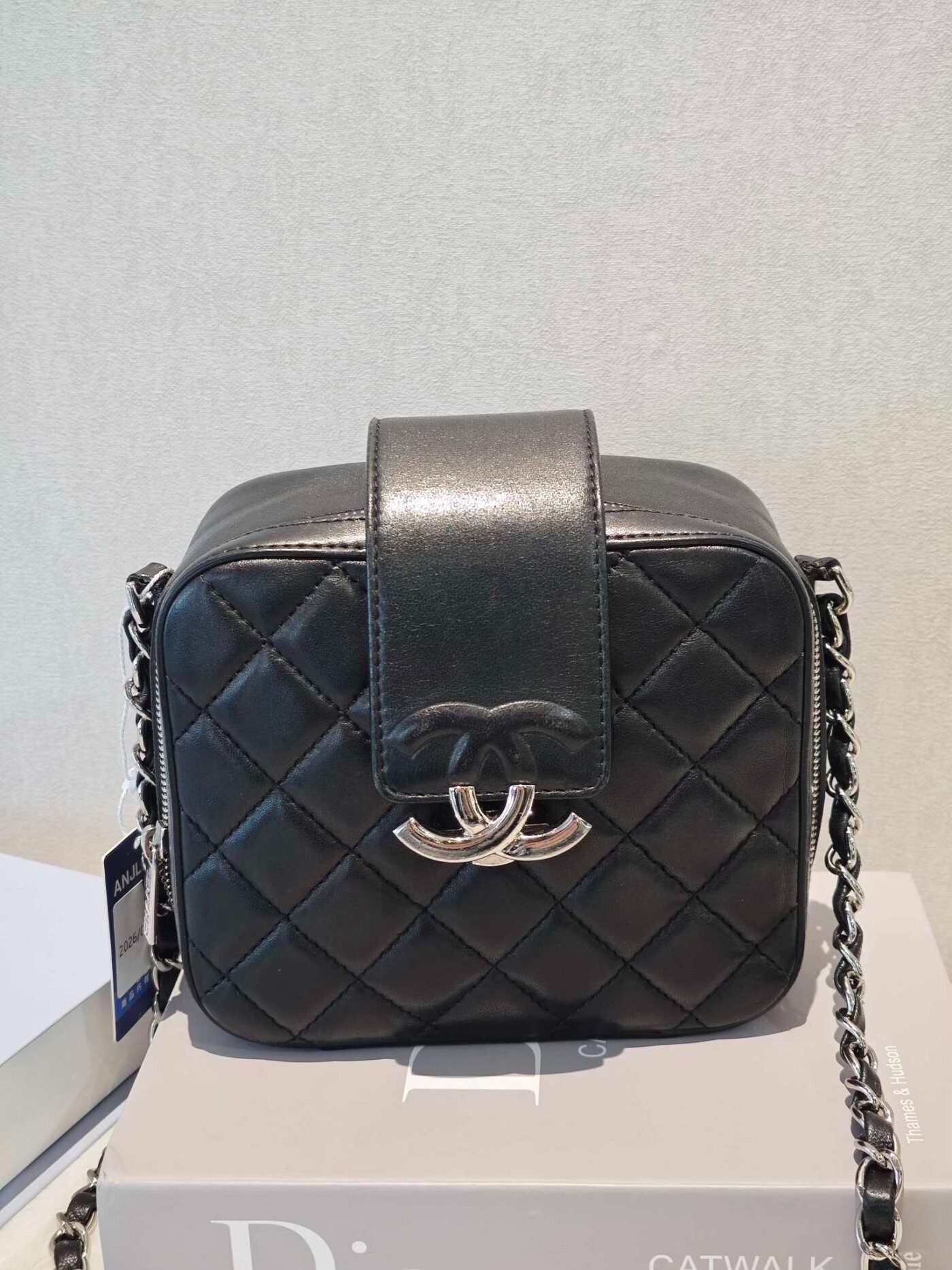 Chanel Pre-loved Bag Very good condition Size ONE SIZE - 1 Thumbnail