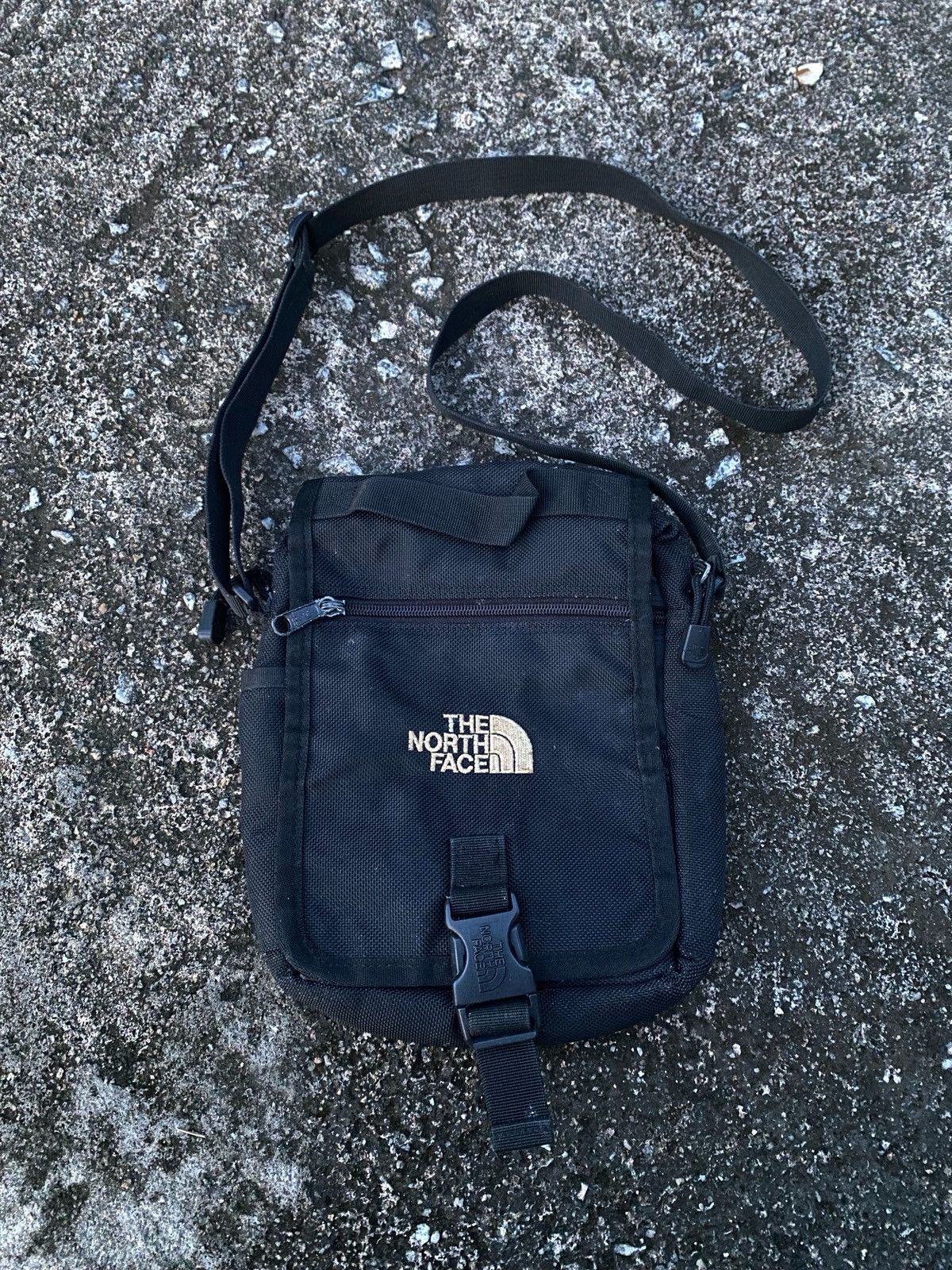 The North Face THE NORTH FACE Outdoor Sling Bag Buckle Japanese Embroidery Size ONE SIZE - 1 Thumbnail