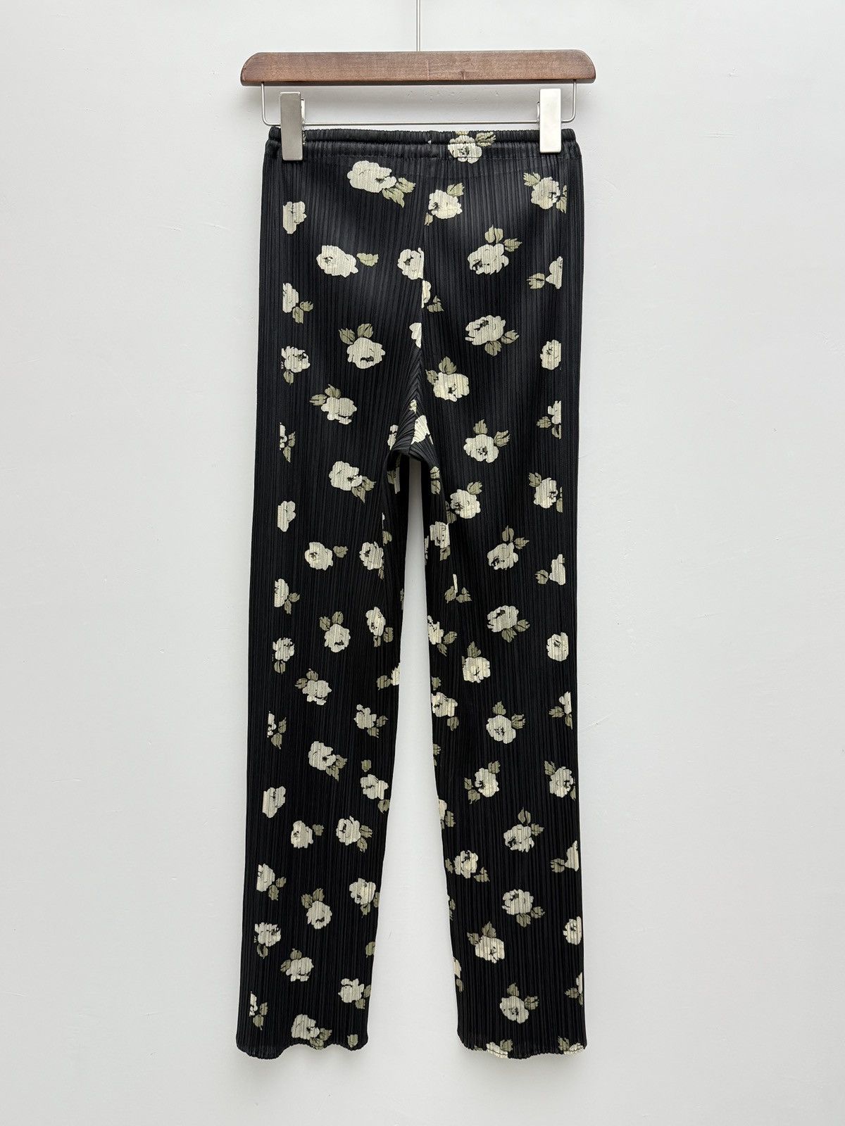 Pleats Please Issey Miyake Black gardenia pleated pants Size 37" - 2 Thumbnail