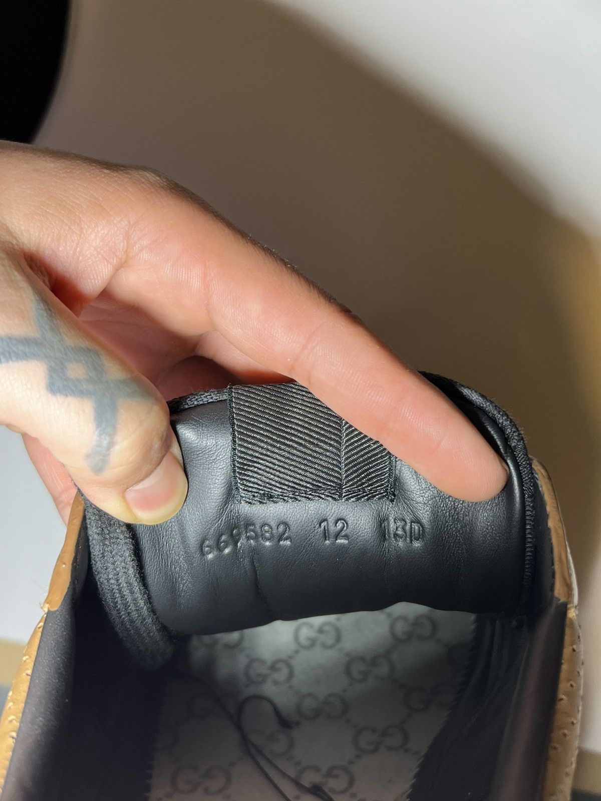 Gucci Gucci GG Supreme Embossed Chunk Low Camel and black leather Size US 13 / EU 46 - 15 Thumbnail