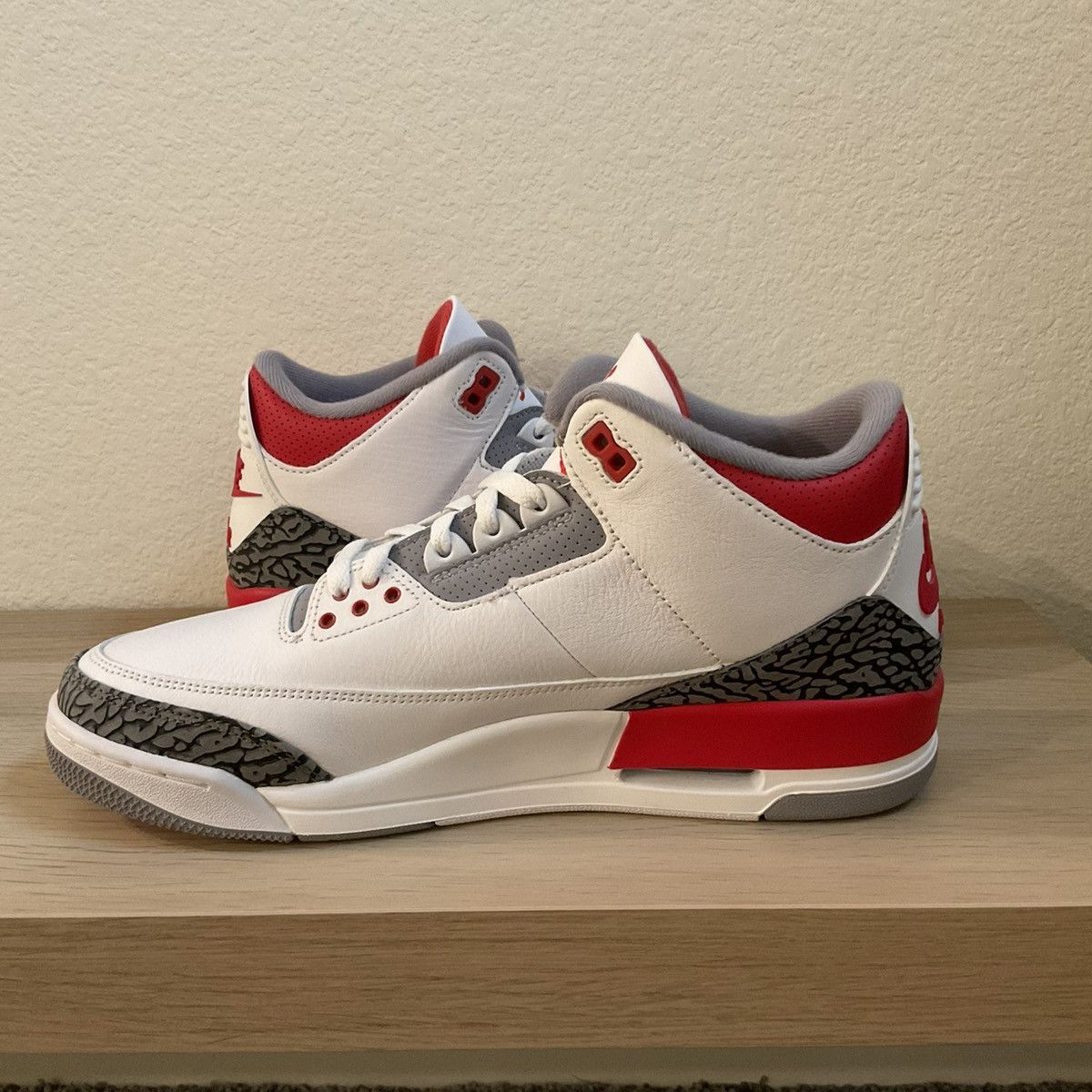 Nike Jordan 3 Retro Size US 11 / EU 44 - 4 Thumbnail