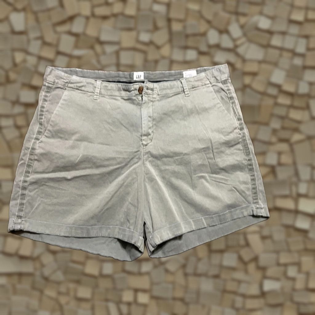 Gap GAP Shorts Women’s 18 Green Girlfriend Chino Short Pockets Casual Vintage? No — Use original words only. Size 40" / US 18 - 1 Thumbnail