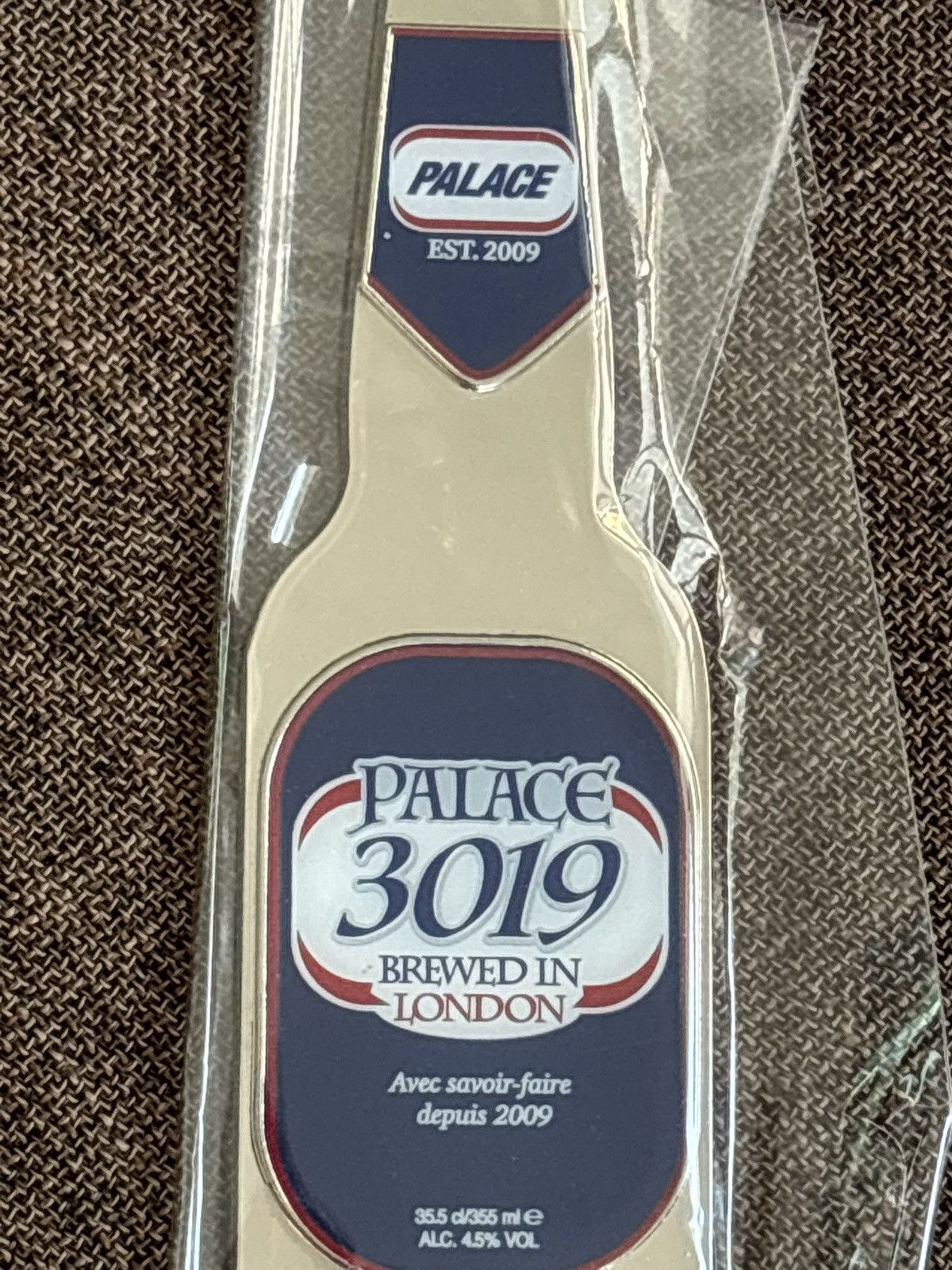 Palace Palace BOTTLE OPENER MAGNET in BLUE / SILVER (SS25) Size ONE SIZE - 2 Thumbnail