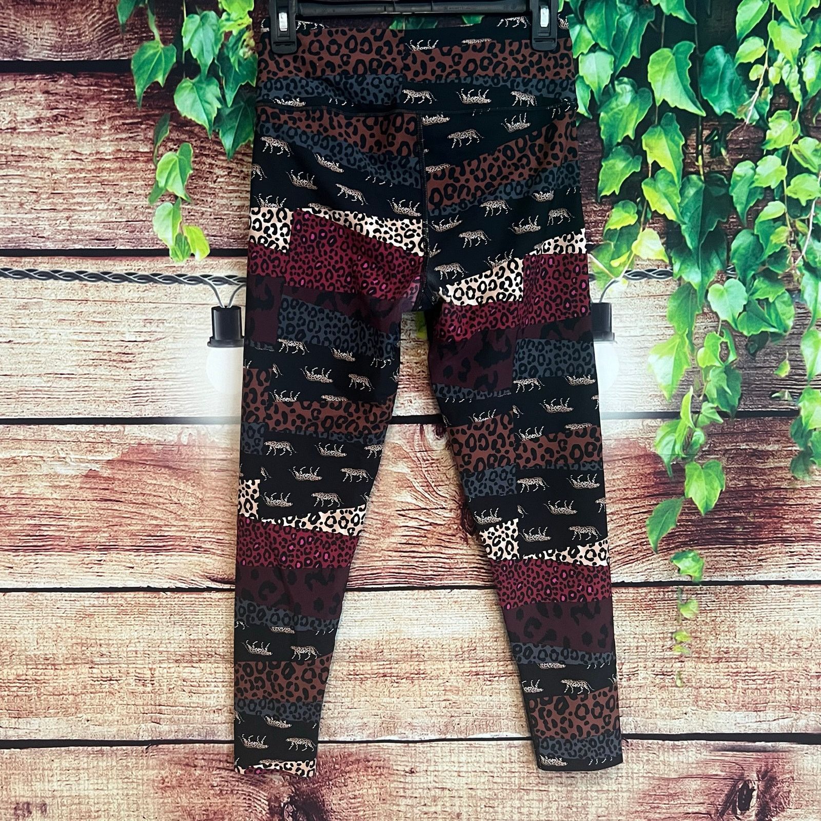 Victoria's Secret Victorias Secret Sport Leggings Medium Jungle Leopard Animal Size 28" / US 6 / IT 42 - 4 Thumbnail