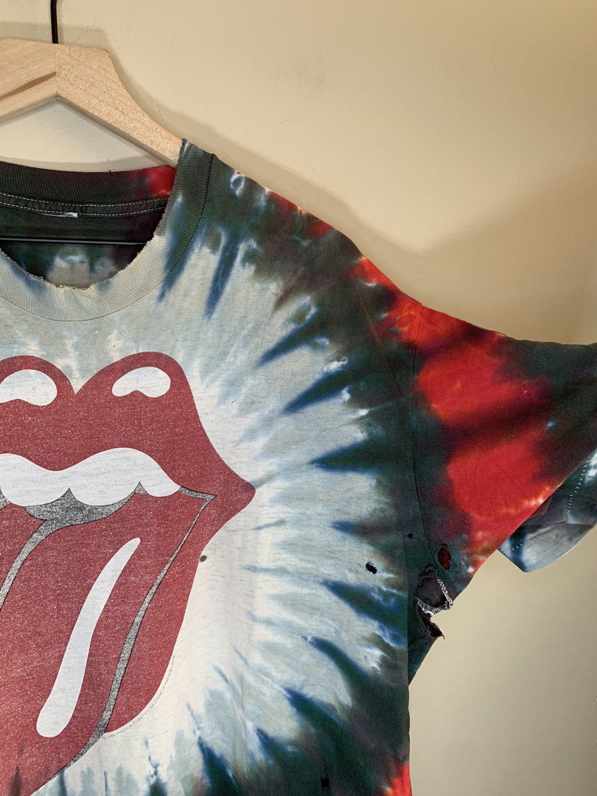 Band Tees *RARE* Vintage 1994 Rolling Stones Thrashed Tie-Dye T-Shirt Size US XL / EU 56 / 4 - 11 Thumbnail