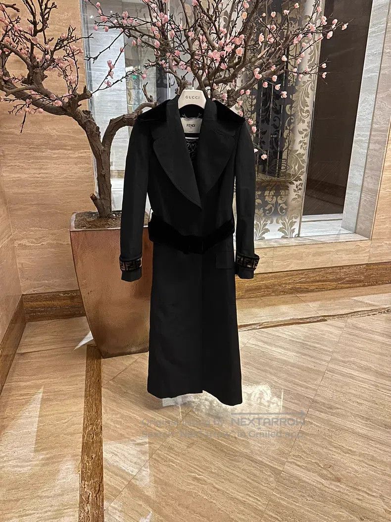 Fendi Fendi Windbreaker Jacket with Velvet Material Size XXS / US 00 / IT 34 - 1 Thumbnail