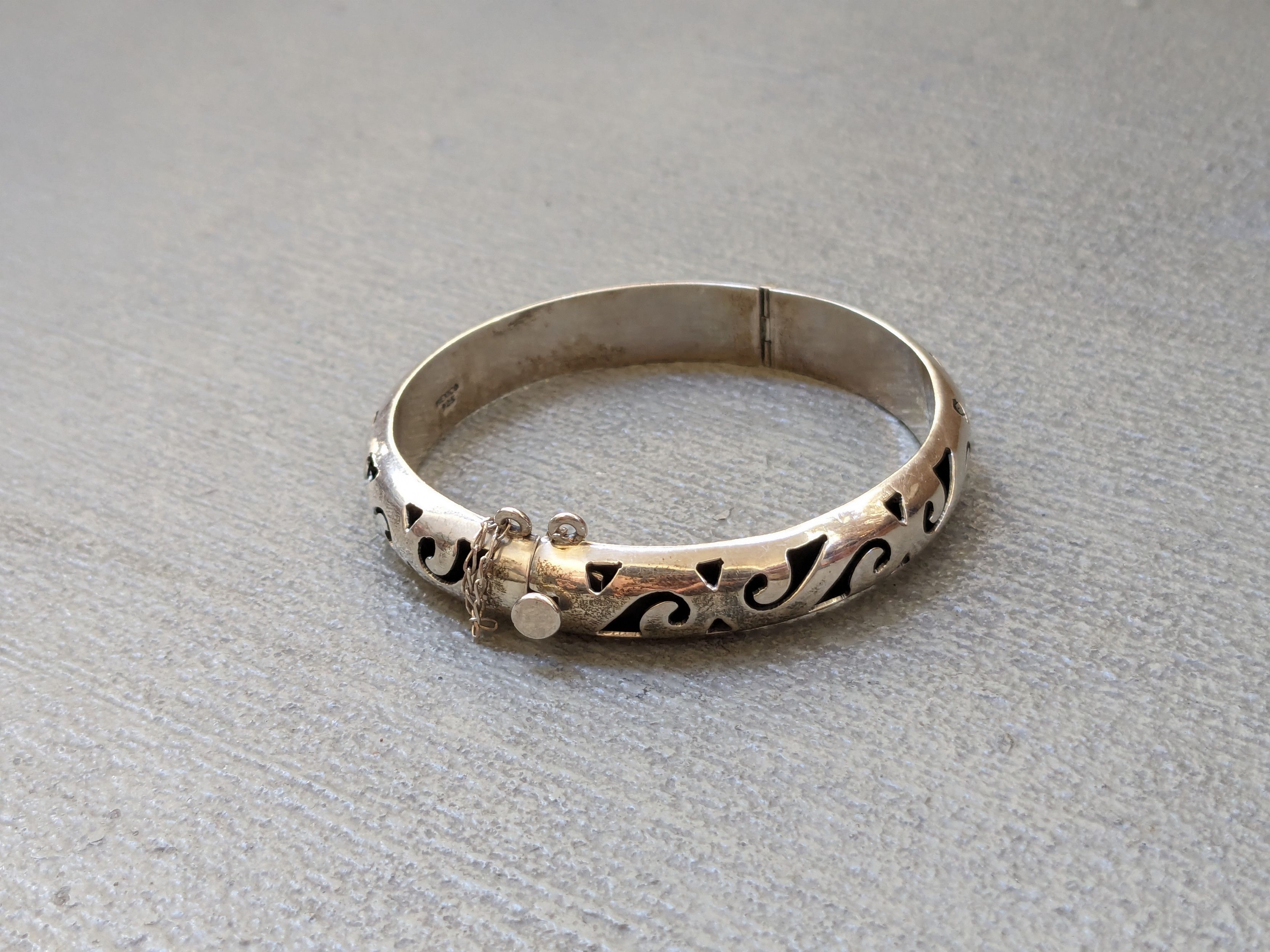 Jewelry Vintage Sterling Silver Bracelet Bangle Hinge Clamper Mexico Size ONE SIZE - 3 Thumbnail