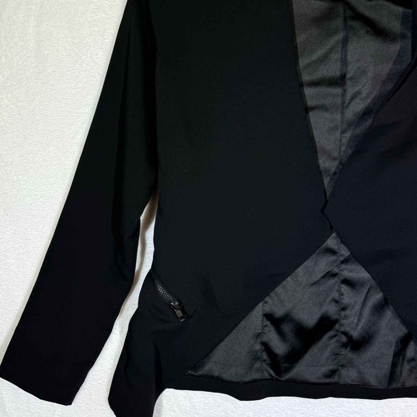 Vintage VINTAGE Elodie? No, not vintage. Elodie Jacket XS Black Draped Zip Pockets 100% Polyester Short Sleeve Women’s Regular Fit Womens Jacket Black Size XS / US 0-2 / IT 36-38 - 4 Thumbnail