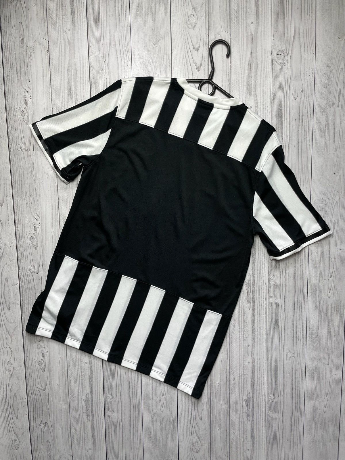 Nike × Vintage Vintage Nike Juventus soccer jersey size L striped Size US L / EU 52-54 / 3 - 7 Thumbnail