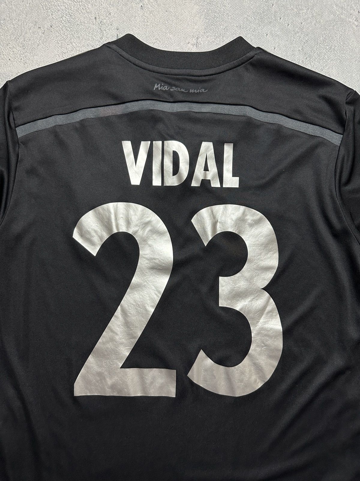 Adidas 2014-2015 Bayern Munich #23 Vidal Adidas Soccer Jersey Rare Size US S / EU 44-46 / 1 - 6 Thumbnail