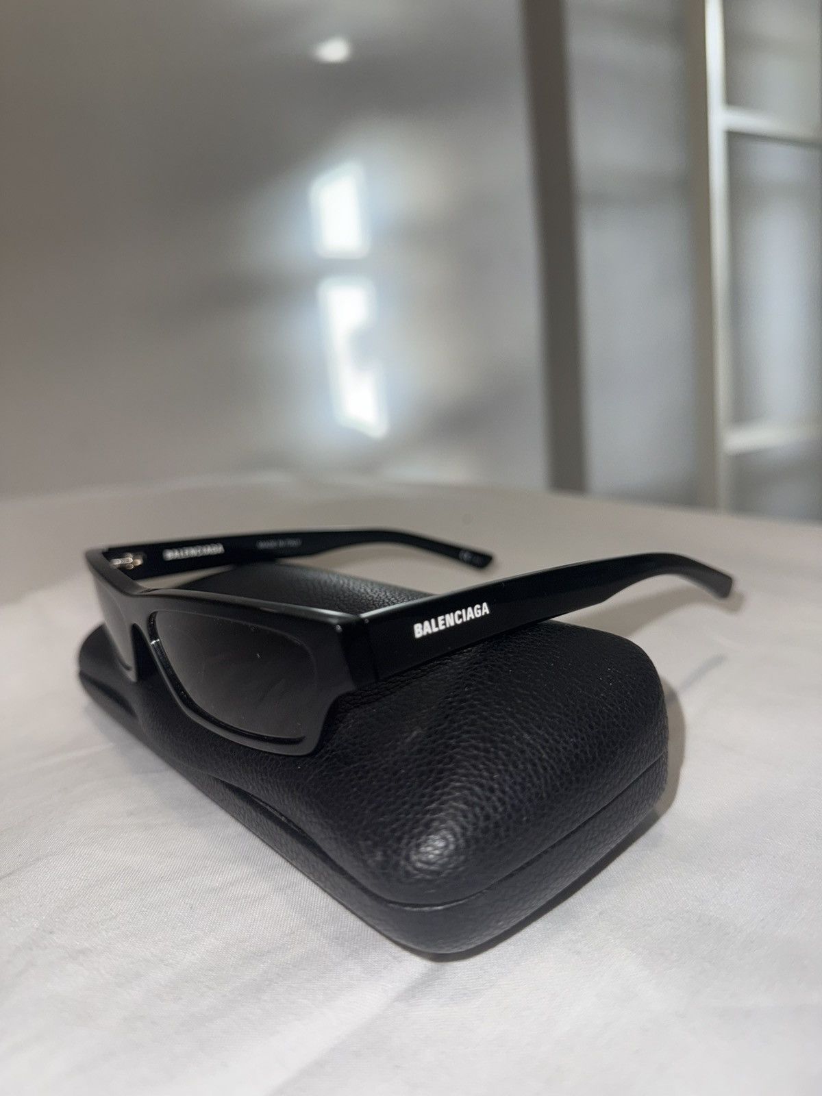BALENCIAGA ブラックサングラス BB0075S 001 Balenciaga BB0075S 001 55 Sunglasses | Glasses Station