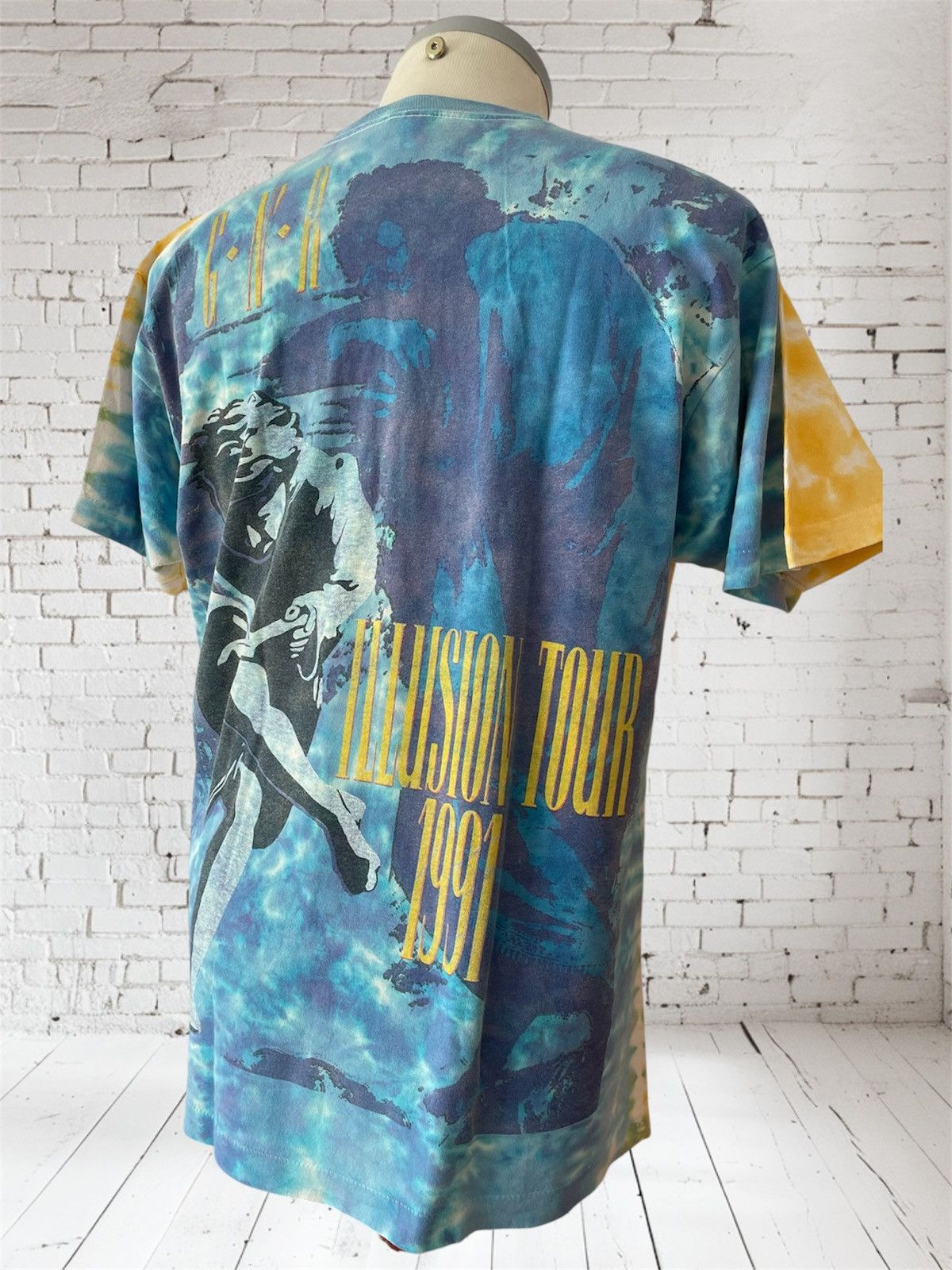 Fruit Of The Loom Vintage Guns N' Roses T-Shirt, Illusion Tour 91-92, FOTL Size US XL / EU 56 / 4 - 6 Thumbnail