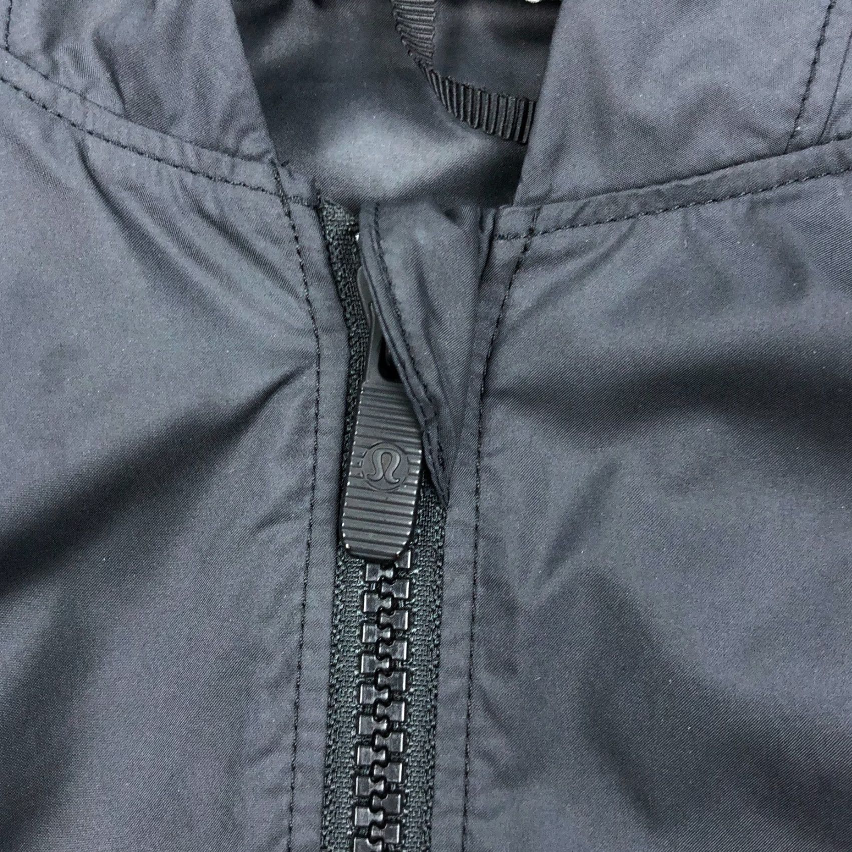 Lululemon Lululemon Jacket Womens 10 Black Lightweight Pullover Zip Activewear Running Yoga Athletic Spring Fall Winter Cropped Nylon Blended Fabric Size L / US 10 / IT 46 - 2 Thumbnail