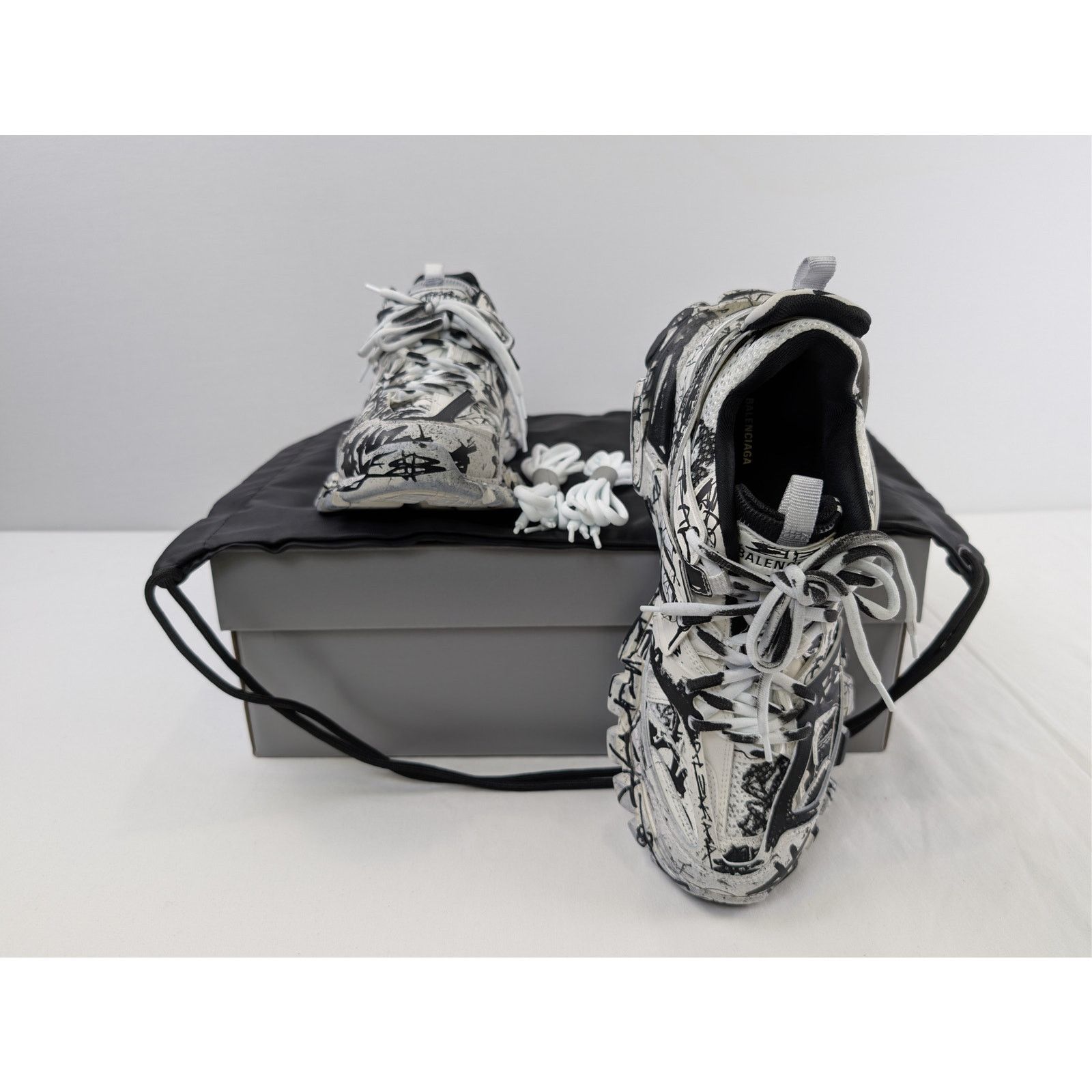 Balenciaga o1rshd1 Graffiti/Dirty/w Track Sneakers in White/Black Size US 7 / EU 40 - 14 Thumbnail