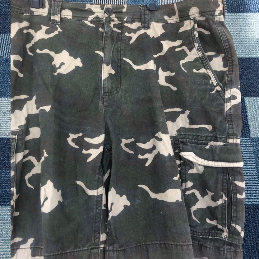 Vintage St. John’s Bay Cargo Shorts Camouflage Green Beige Brown Size 44 Men’s Regular Pockets Cotton Spandex Camouflage Pattern Casual Cargo / Men Size US 44 / EU 60 - 1 Thumbnail