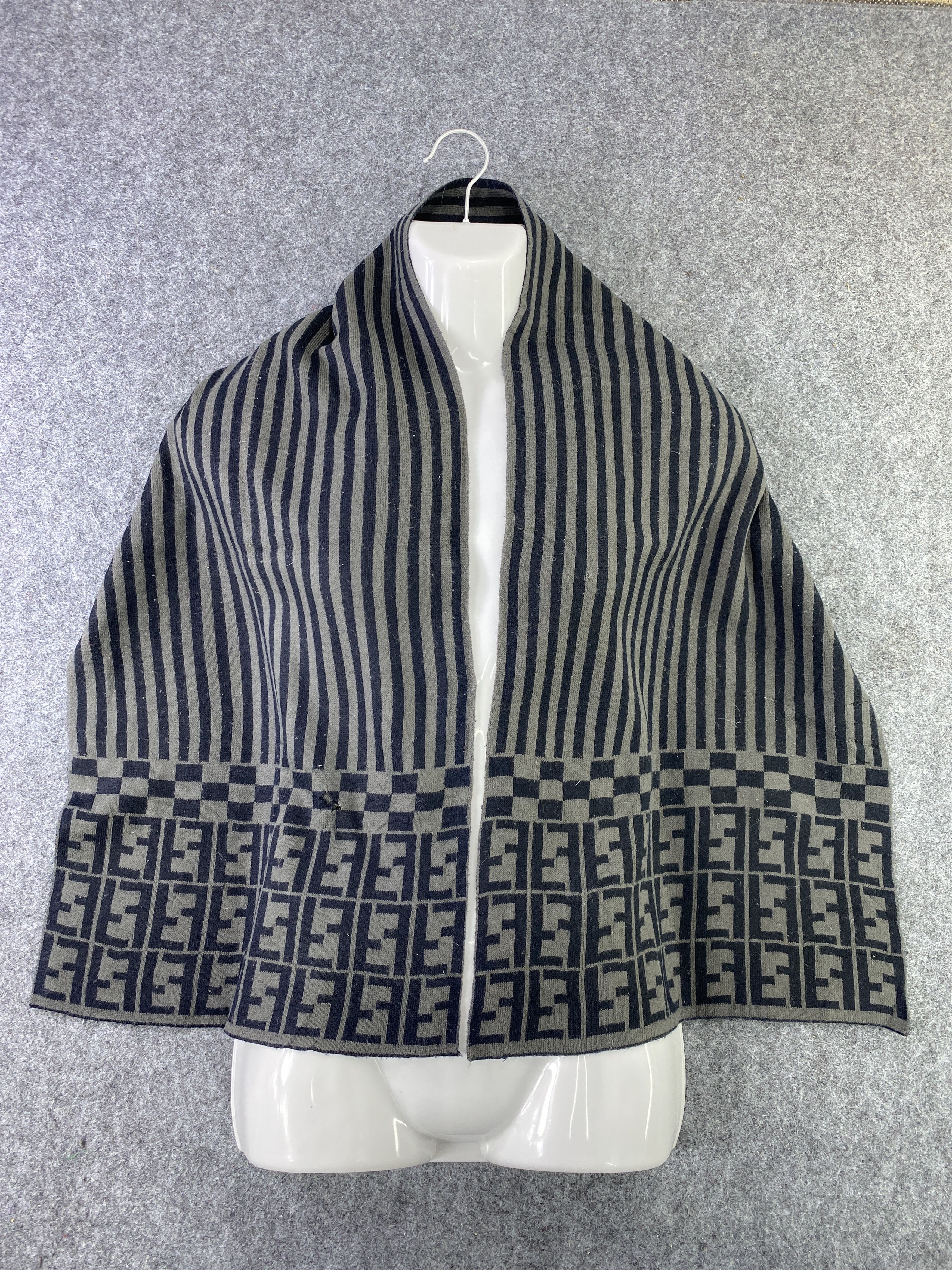 Designer FENDI Scarf / Muffler / Neckwear -T429 Size ONE SIZE - 1 Thumbnail