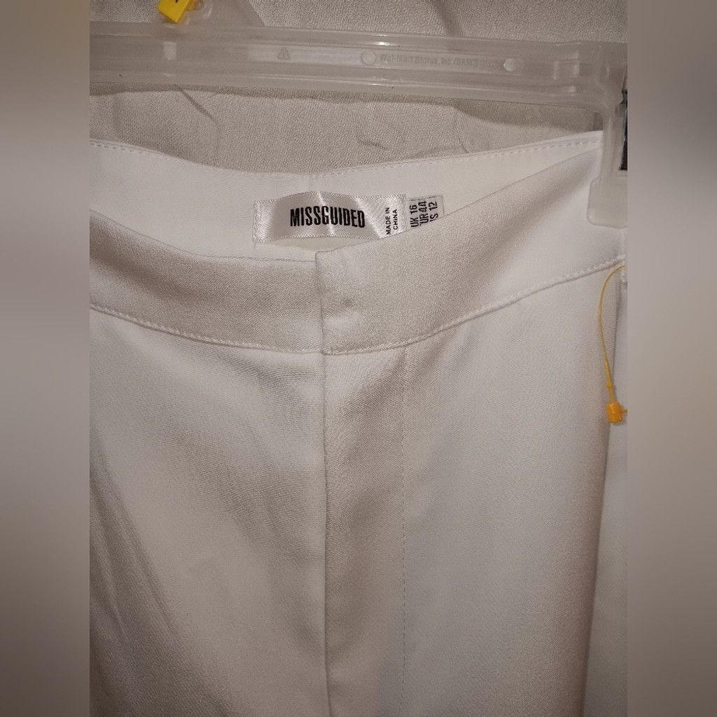 Missguided Missguided white, satiny, wide leg pants, womens 12,nwt Size 34" / US 12 / IT 48 - 1 Thumbnail