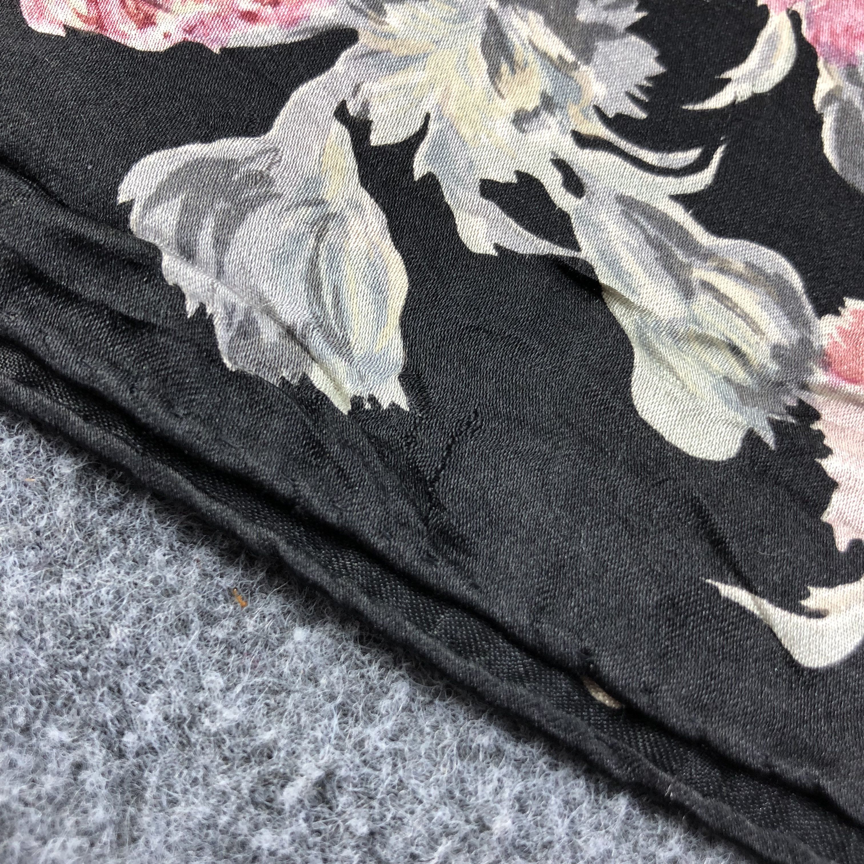 Japanese Brand Luxury Floral Hand Rolled Silk Scarf M621 Size ONE SIZE - 4 Thumbnail