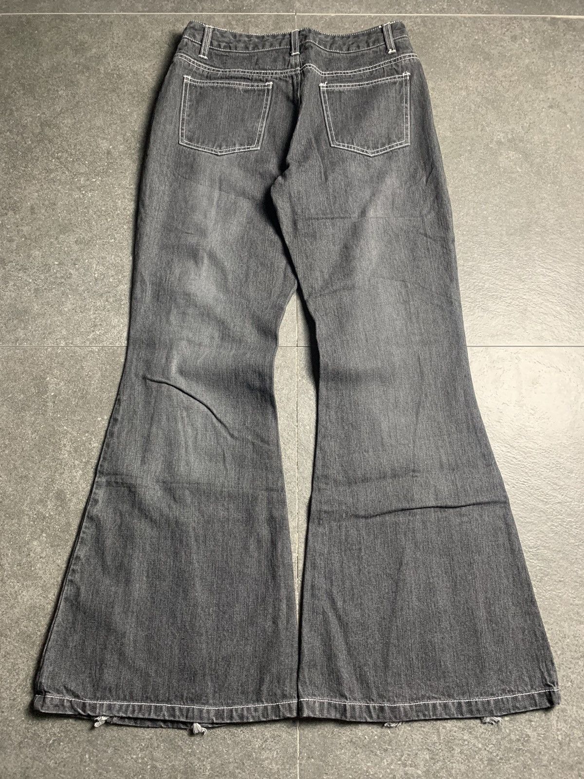 Japanese Brand 2000s Japanese Brand Frayed-seam Super Flared Jeans Size US 28 / EU 44 - 9 Thumbnail