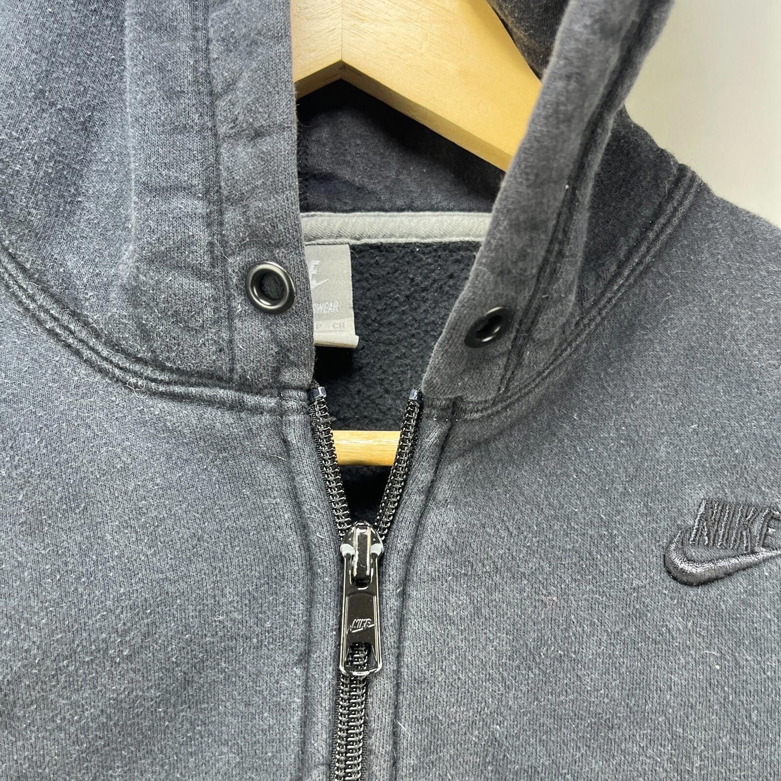 Nike Vintage Y2K Nike Zip Black Tonal Swoosh Hoodie Women's Small Size S / US 4 / IT 40 - 3 Thumbnail