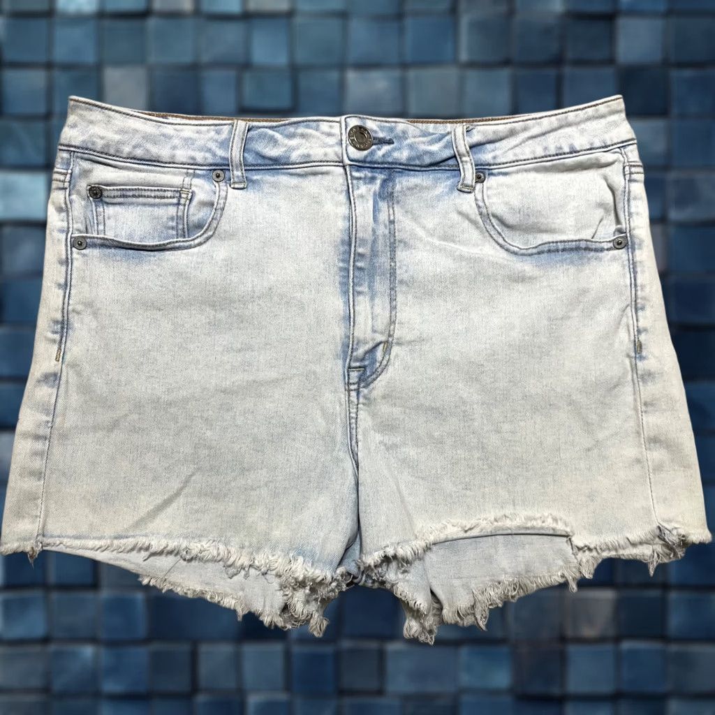 American Eagle Outfitters American Eagle Outfitters Denim Blue 3" Inseam High Rise Jean Shorts Womens 14 Size 14 Light Wash 5-Pocket, Button Closure, Casual Summer Denim Shorts Size 36" / US 14 / IT 50 - 1 Thumbnail