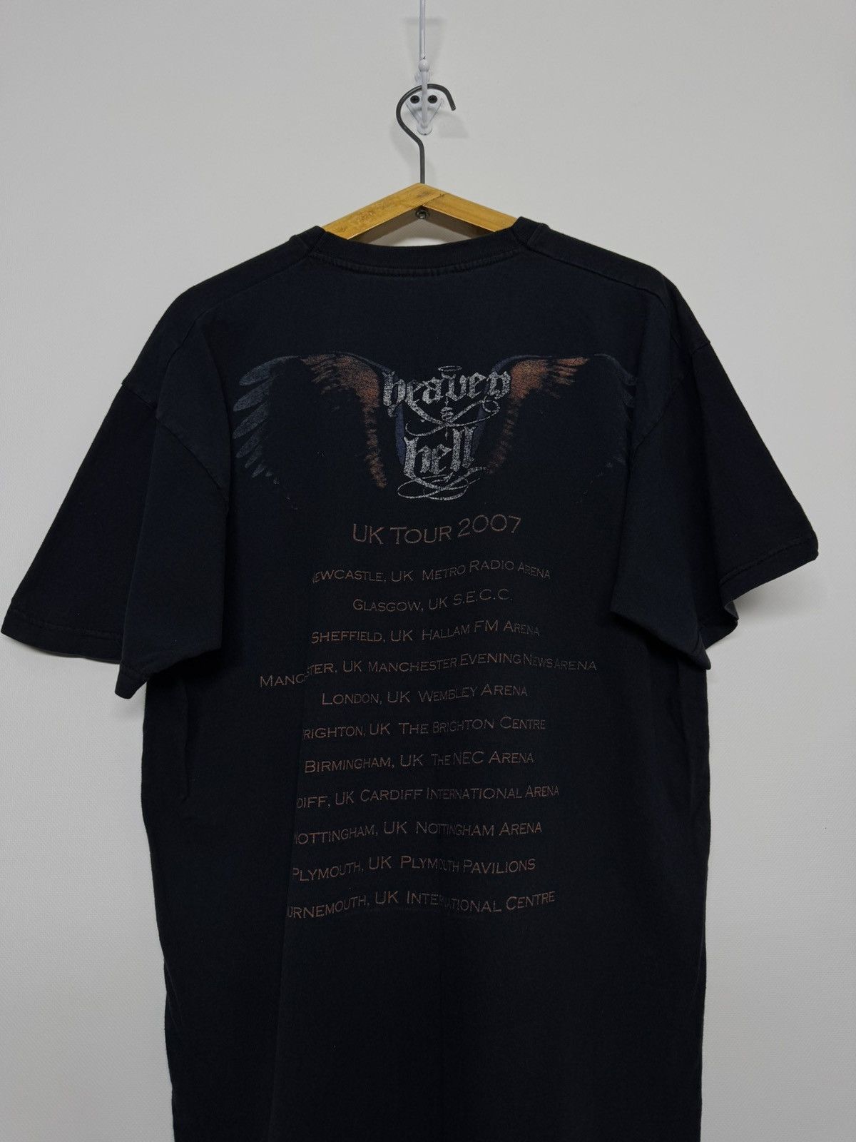 Fruit Of The Loom Vintage 2007 Heaven and Hell Black Sabbath Rock Band T-shirt Size US L / EU 52-54 / 3 - 4 Thumbnail