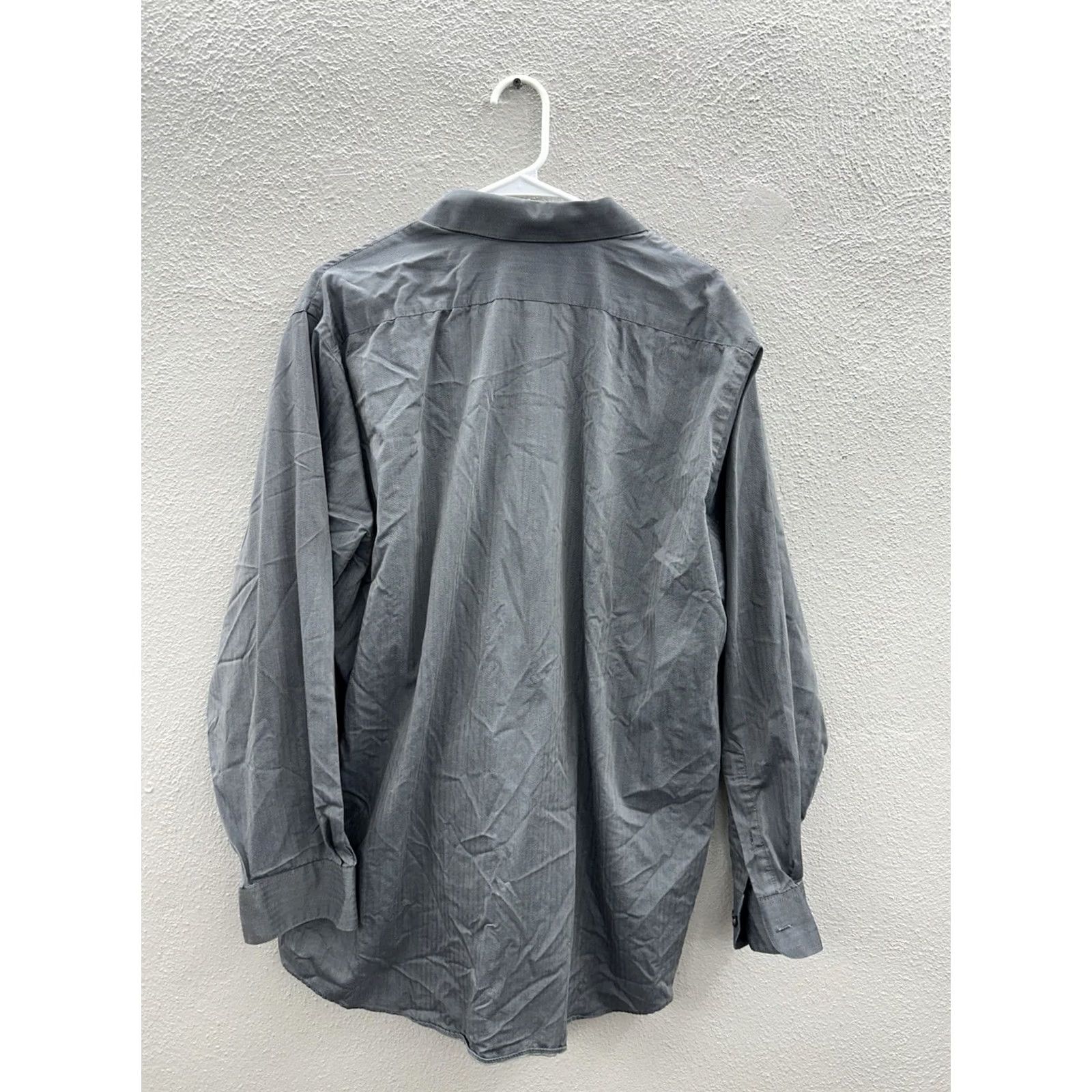 Van Heusen Van Heusen Mens Shirt Size 17.5 Grey Button-Up Long Sleeve Regular Fit ShirtMens Regular 17.5 Grey Button-Up Long Sleeve Size US XXL / EU 58 / 5 - 6 Thumbnail