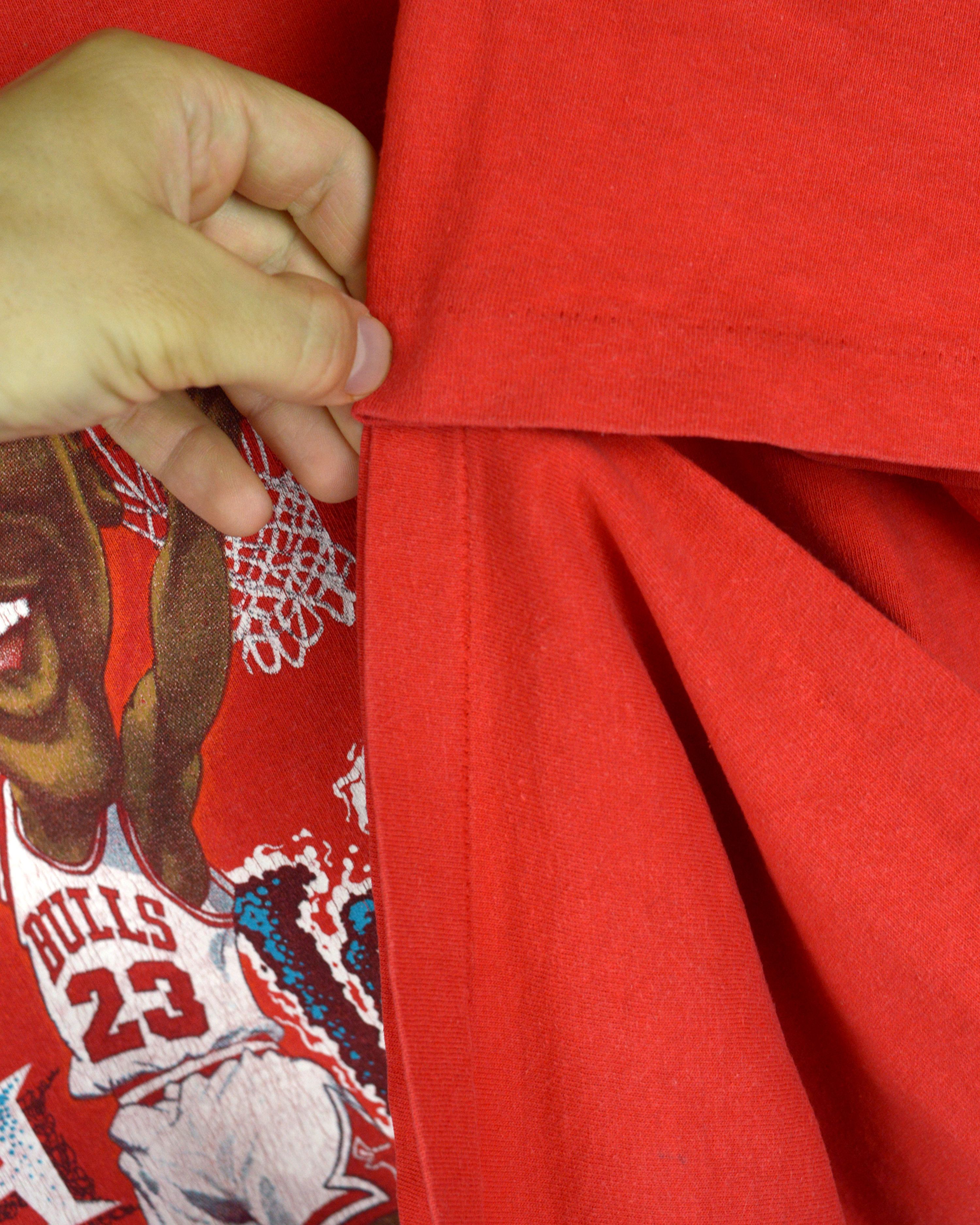 Jordan Brand × NBA × Vintage Vintage Michael Jordan Bulls 23 90s t shirt Size US M / EU 48-50 / 2 - 3 Thumbnail