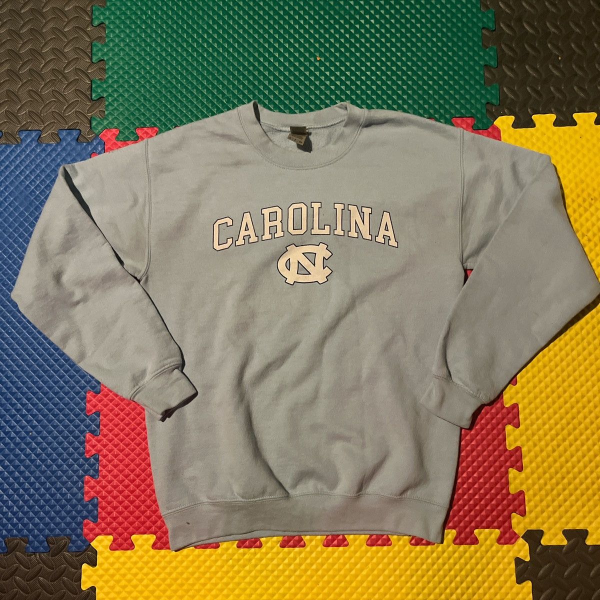Gildan × Vintage Baby Blue Carolina University Crewneck (Gildan) Size US S / EU 44-46 / 1 - 1 Thumbnail