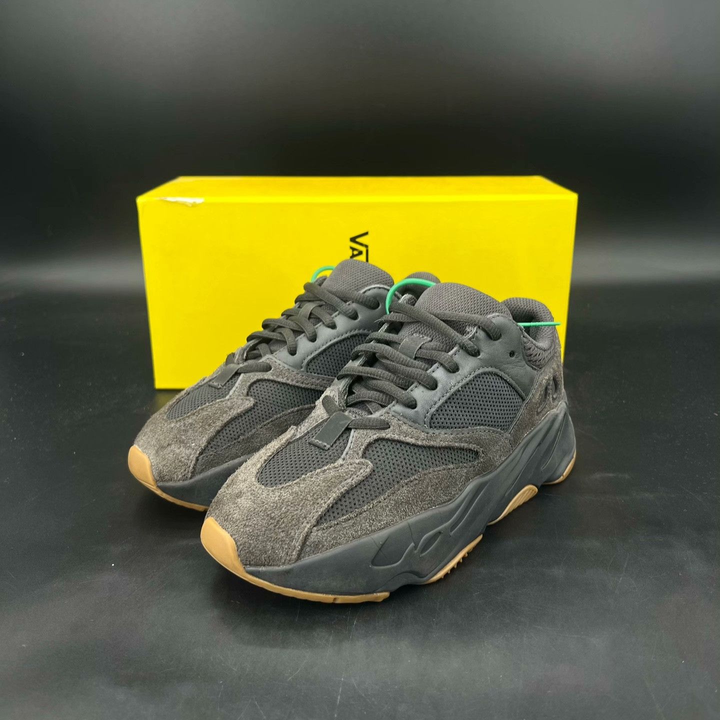 Yeezy Yeezy Black Lowtop Sneakers 36 Men Size US 5 / EU 37 - 1 Thumbnail