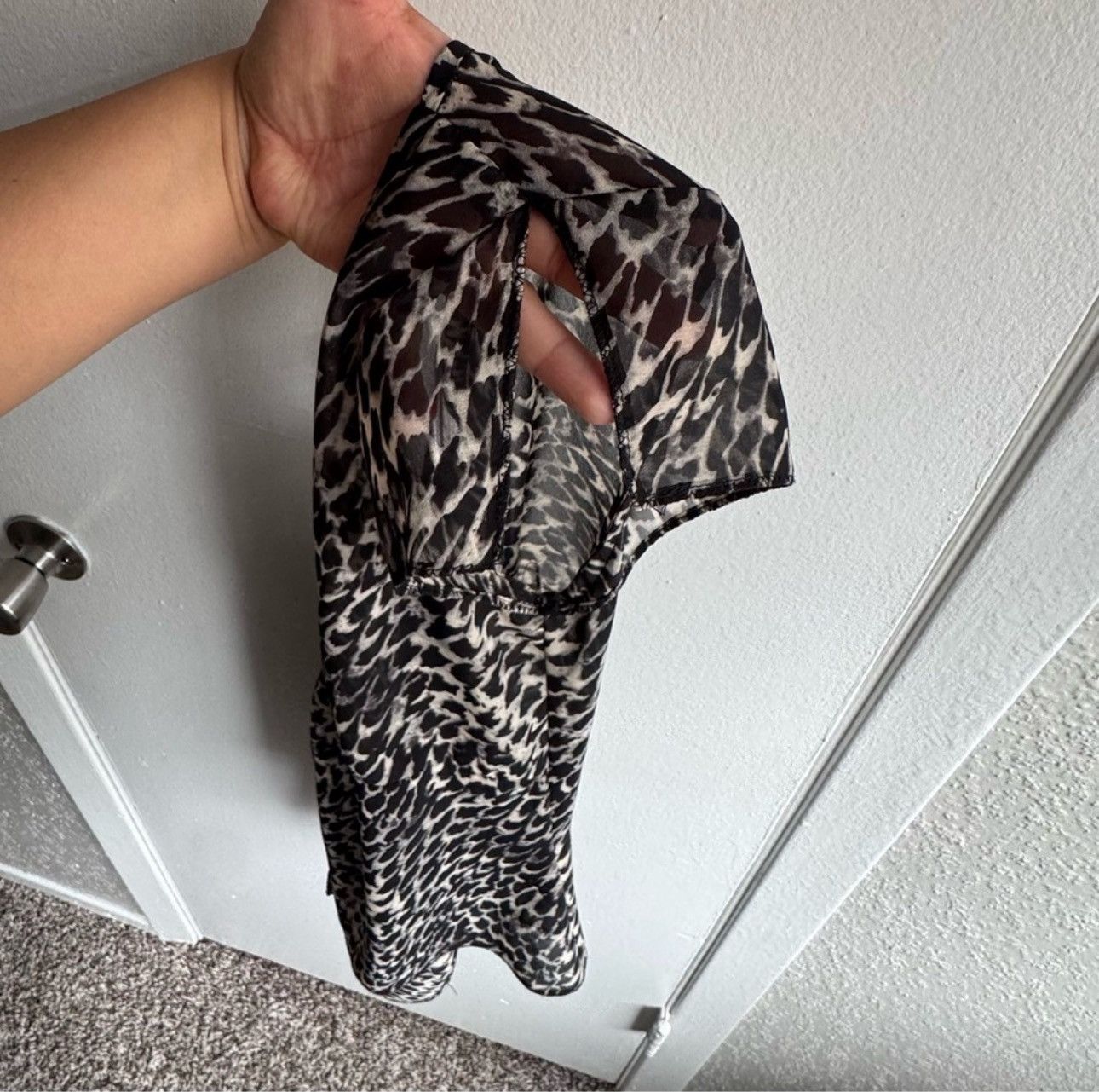 Nine West Nine & Co - Sheer Animal Print Blouse Lightweight V-Neck Top Size M / US 6-8 / IT 42-44 - 5 Thumbnail