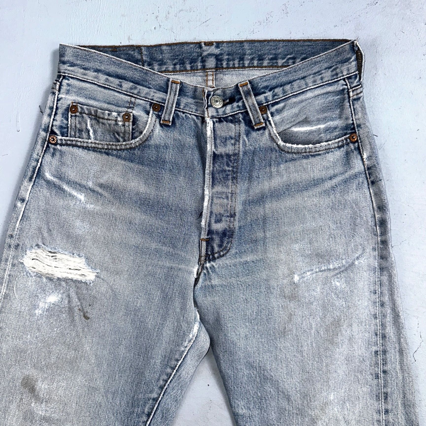 Levi's VINTAGE Levi's 501 Jeans 80s Redline Selvedge USA XX Light Wash 30x34 28 Regular Men Blue Cotton Denim Straight Jeans Mens Size US 28 / EU 44 - 2 Thumbnail