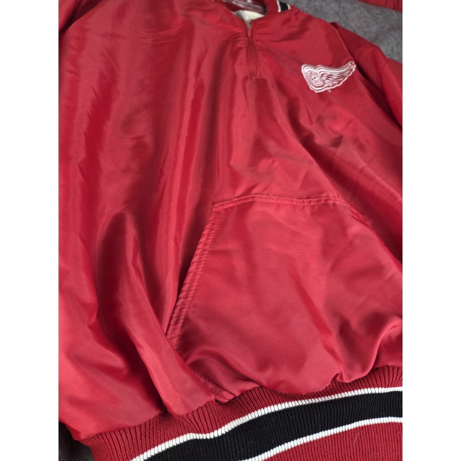 NHL VINTAGE DeLong Detroit Red Wings Windbreaker Jacket XL USA NHL Half Zip Pullover Nylon Red 90s Men Zip Regular Signature Theme: 90s (no extra text) Size US XL / EU 56 / 4 - 3 Thumbnail