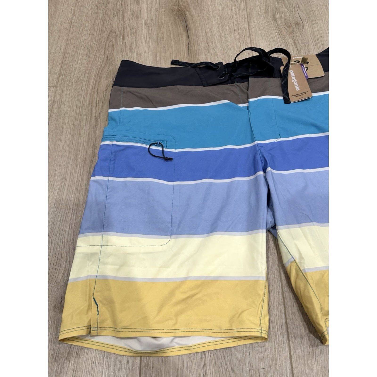 Patagonia NWT Patagonia Swim Shorts Giant Stripe Blue 34 Men’s Stretch Quick Dry Water-Repellent Self-draining Pocket With Key Loop 91% Polyester 9% Spandex Size US 34 / EU 50 - 3 Thumbnail