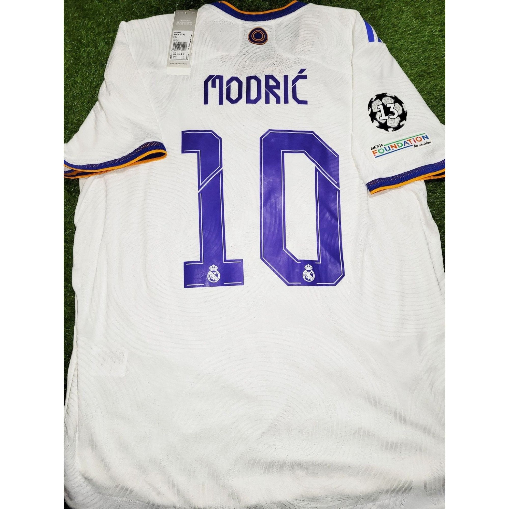 image of Adidas Modric Real Madrid 2021 2022 Final Soccer Jersey XL in White, Men's