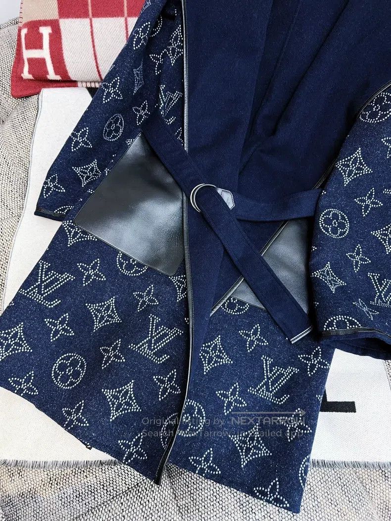Louis Vuitton Louis Vuitton Blue presbyopic full logo presbyopic double- Size S / US 4 / IT 40 - 6 Thumbnail
