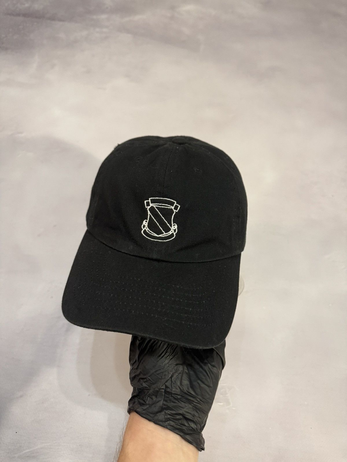Number (N)ine Number Nine Shield Logo Hat(Black/OS) | Grailed