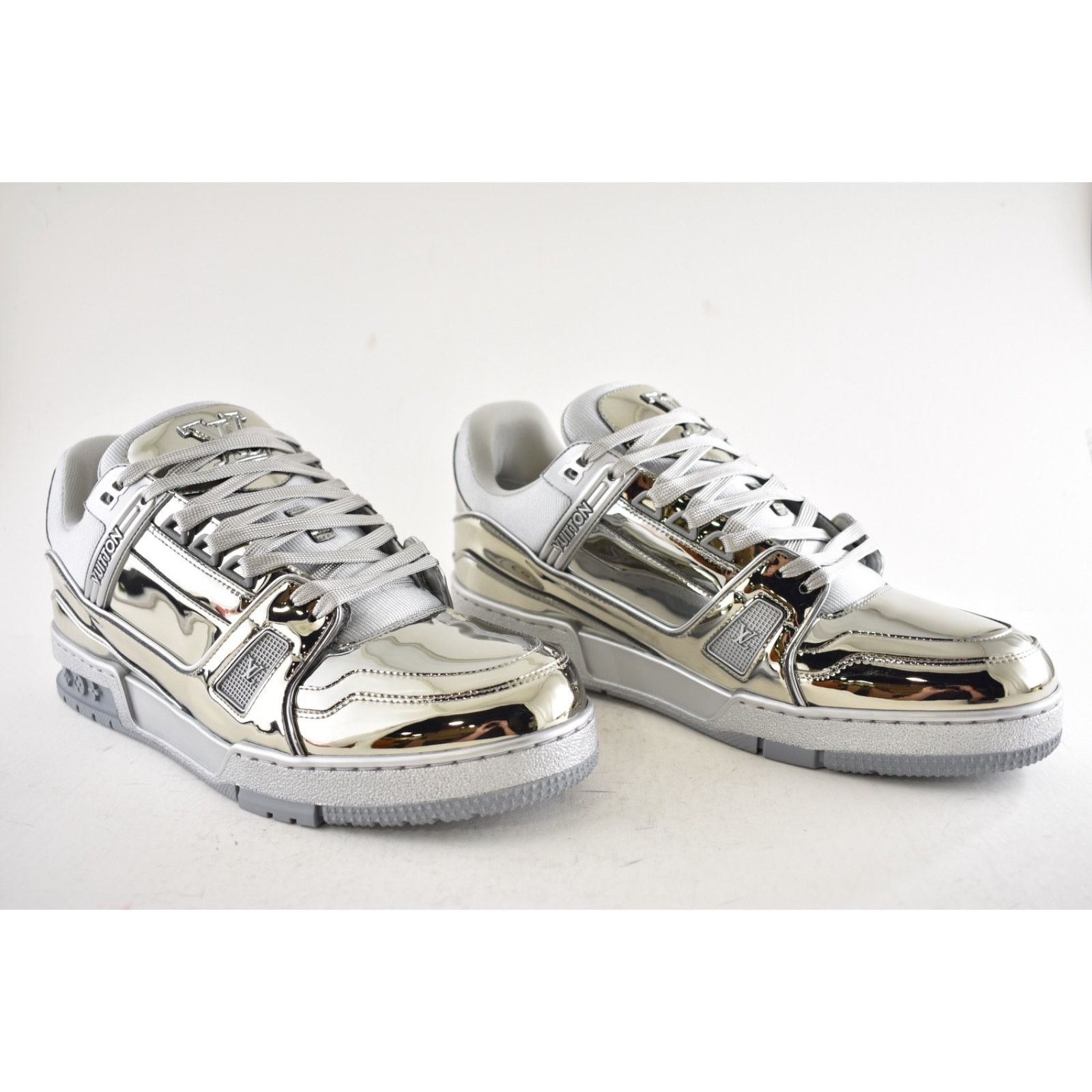 Louis Vuitton Louis Vuitton Chrome Metallic Mirror Silver Low Top Trainer Size US 9 / EU 42 - 6 Thumbnail
