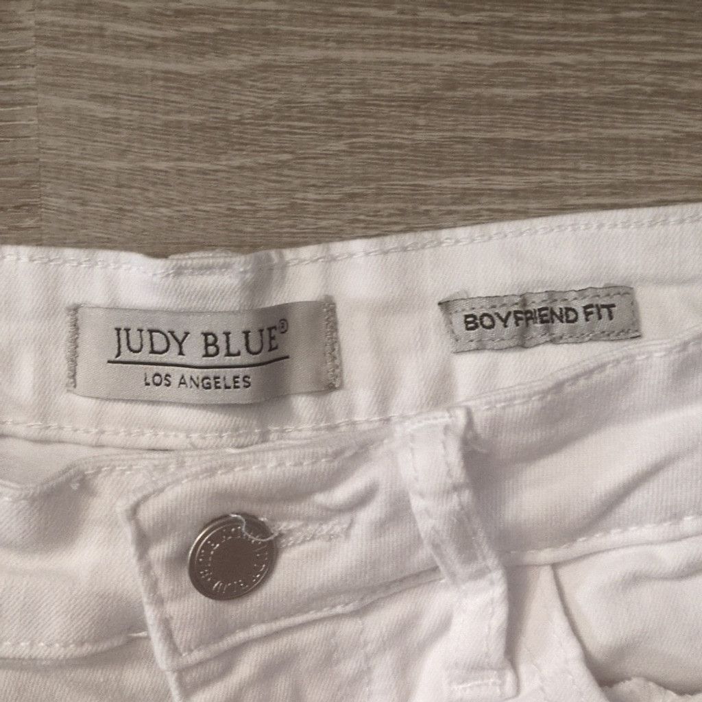 Judy Blue Judy Blue White Distressed Cuff Boyfriend Fit Denim Shorts S Size 27" / US 4 / IT 40 - 2 Thumbnail