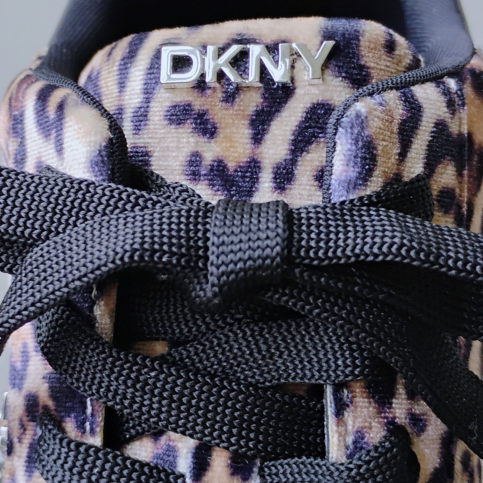 DKNY DKNY Women's Seacliff Sneaker in Free & Wild Leopard Print Size US 11 / IT 41 - 10 Thumbnail