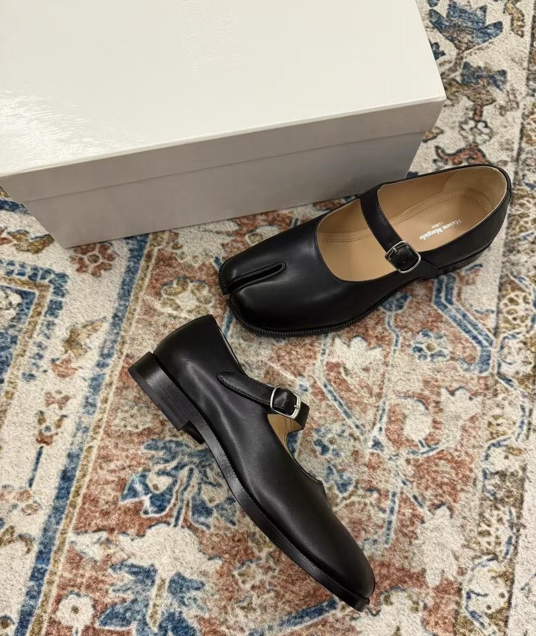 Maison Margiela Maison Margiela Black Tabi Patent Mary Jane Loafers Size US 6 / IT 36 - 7 Thumbnail
