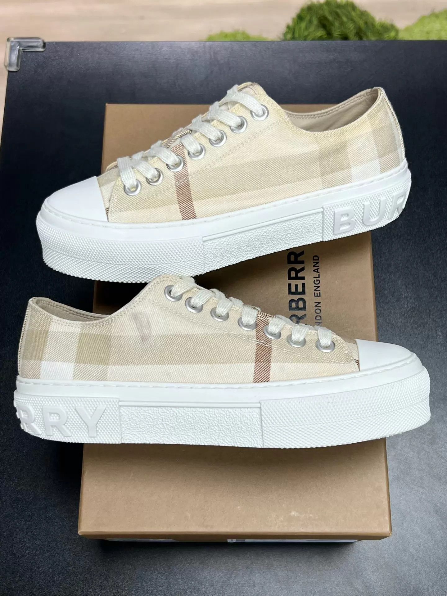Burberry BURBERRY Low-Top Sneakers White & Brown 38 Size US 7.5 / IT 37.5 - 5 Thumbnail